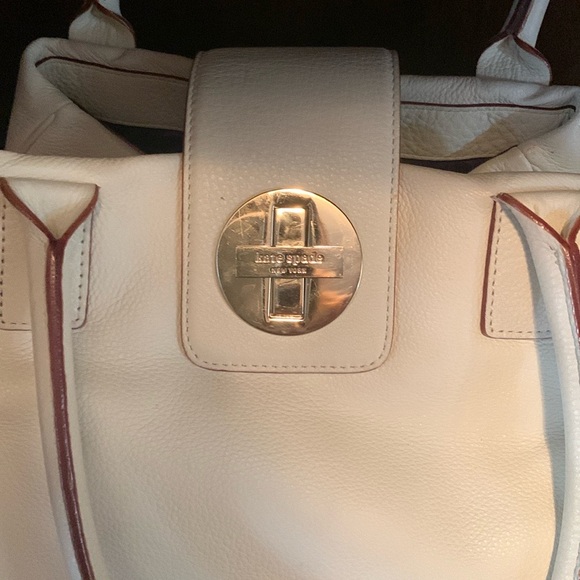 Next to new Kate Spade cream coloured handbag with red piping and gold hardware - Picture 2 of 8